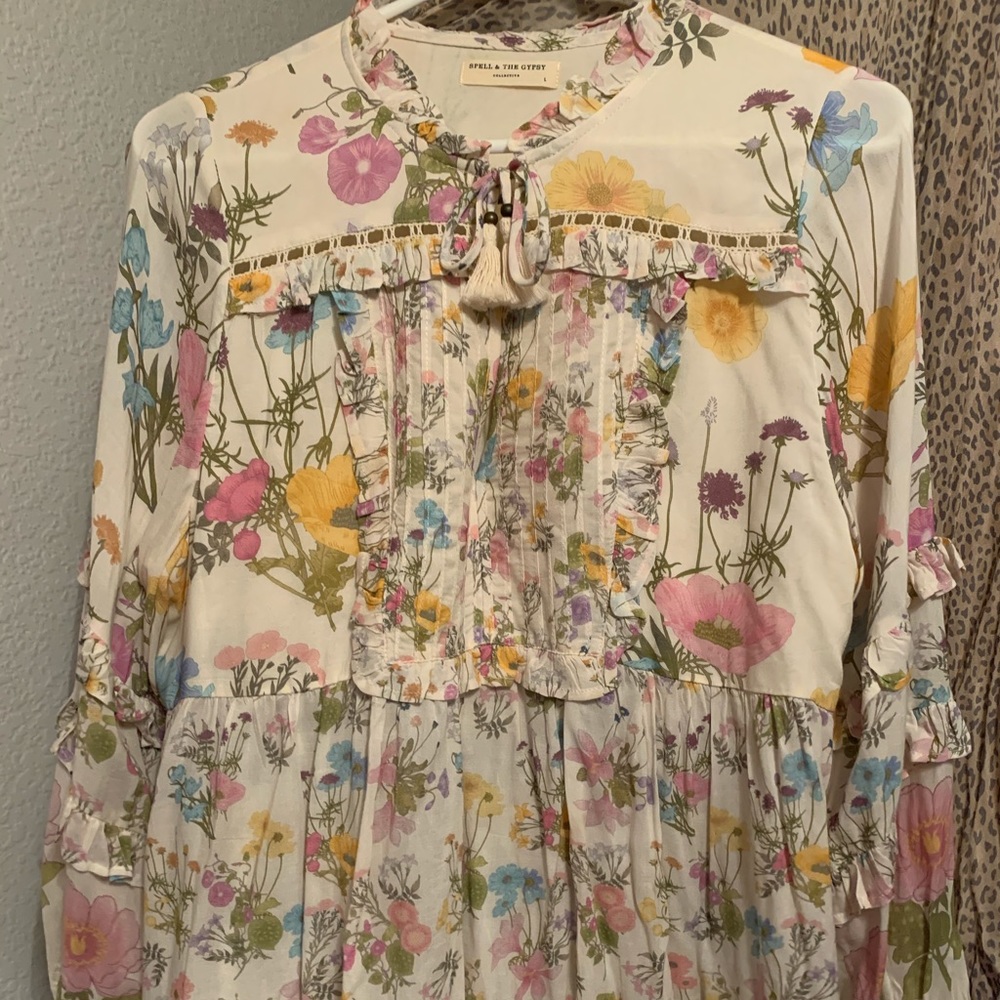 SPELL blossom top NWOT. Gorgeous & fem Large